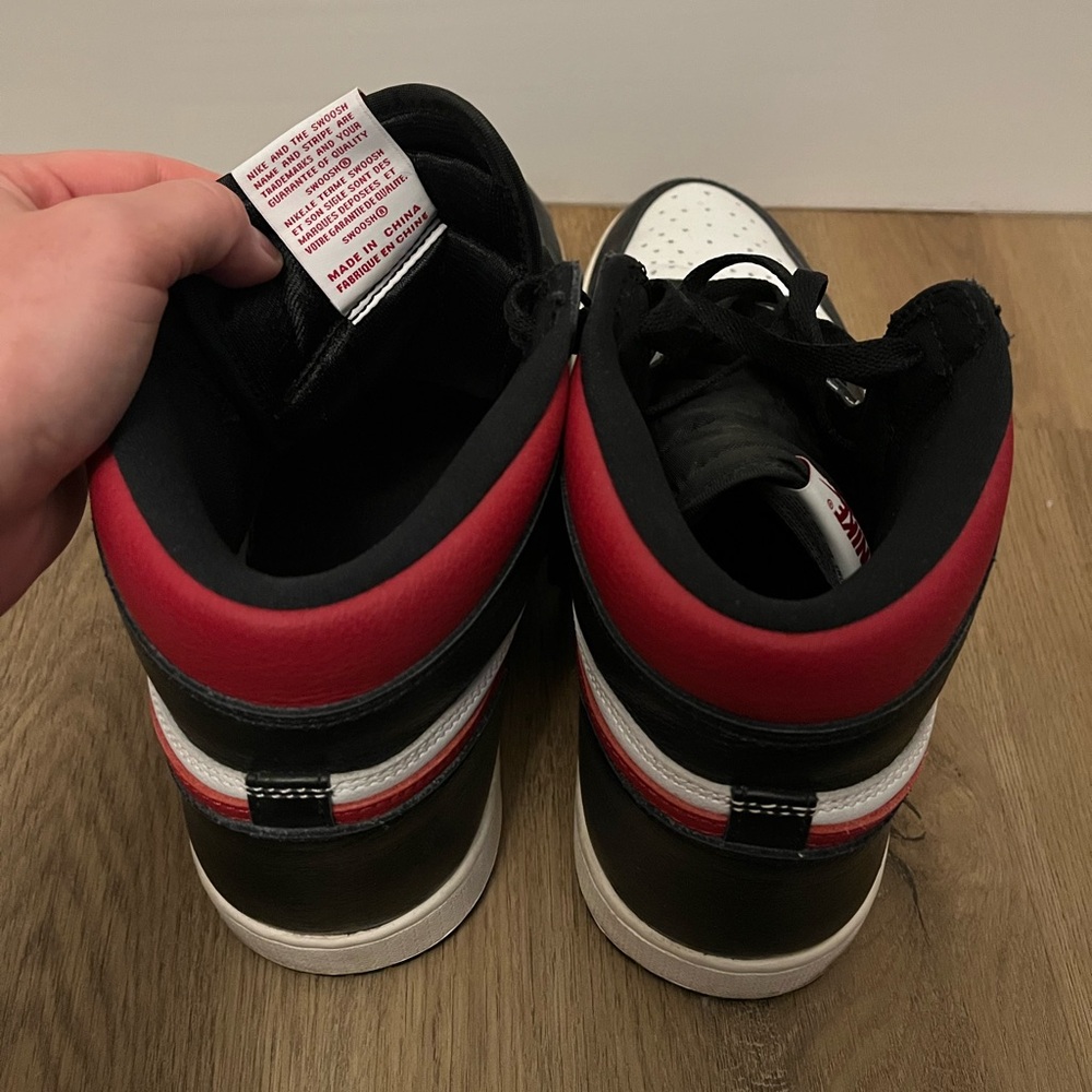 Jordan 1 Gym Reds - Picture 2 of 4